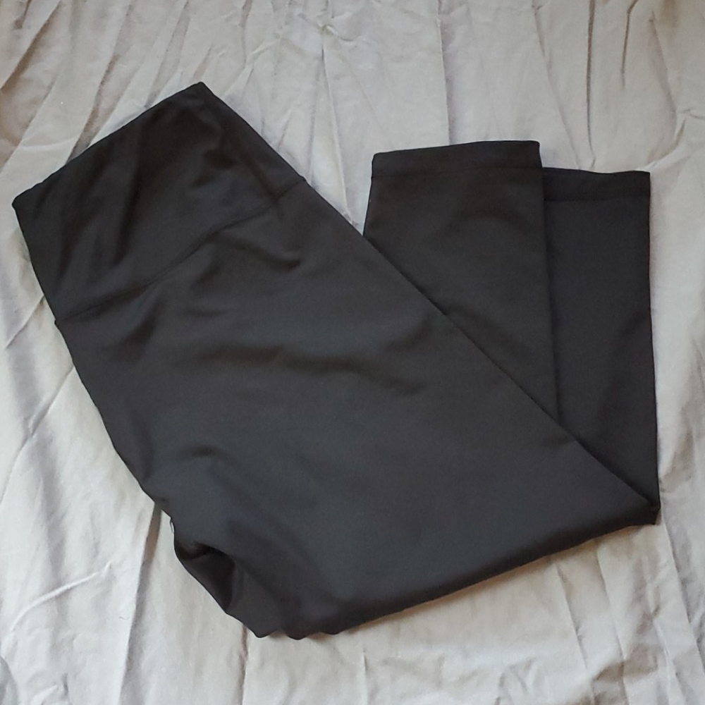 Stretchy yoga workout capris